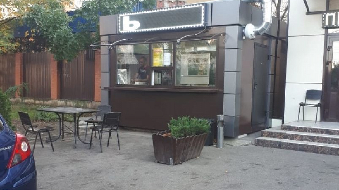 В Западном округе продолжается реконструкция нестационарных торговых объектов