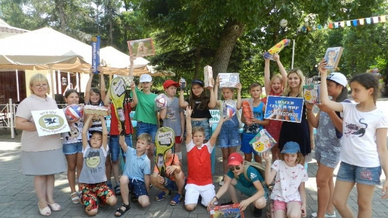 Сотрудники библиотеки им. Н.А. Некрасова организовали акцию «Спасем себя и мир от наркотиков»