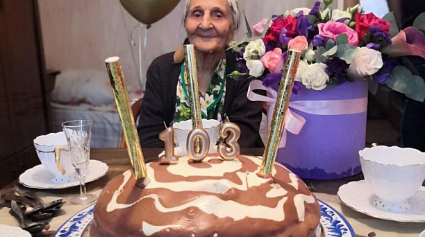 Жительница микрорайона Вавилова отпраздновала 103-й день рождения!