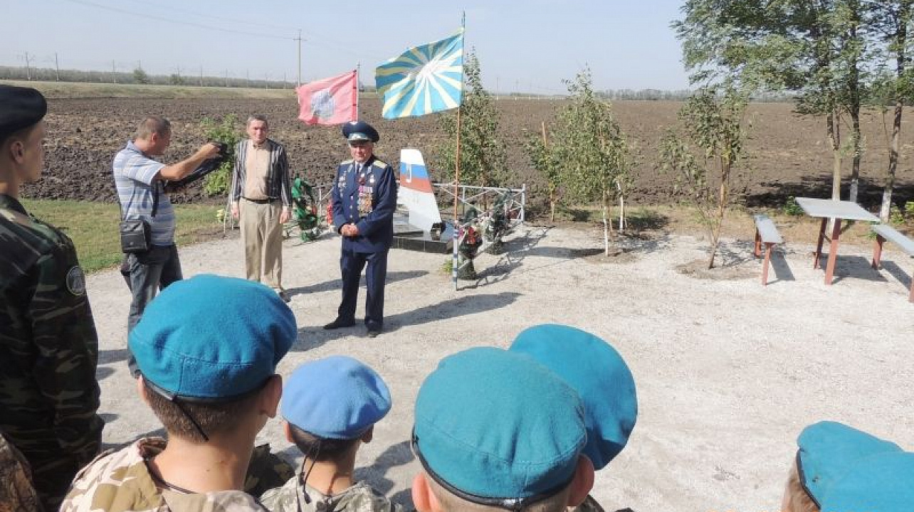 Память военного лётчика 1 класса Алексея Назарова почтили сослуживцы и члены Краевого отделения организации ветеранов "Боевое братство".jpg