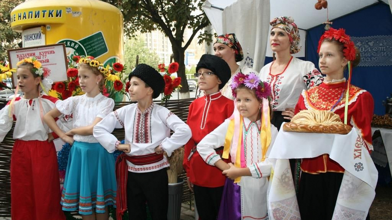 В сквере Фестивальном ко Дню города открыли отреставрированный фонтан