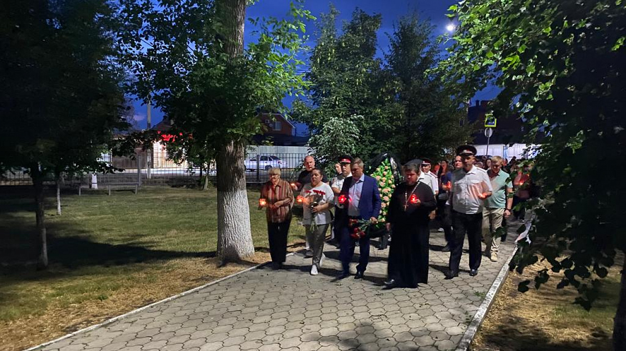 Сегодня на всей территории Прикубанского округа прошли памятно-мемориальные мероприятия, приуроченные ко Дню памяти и скорби. 