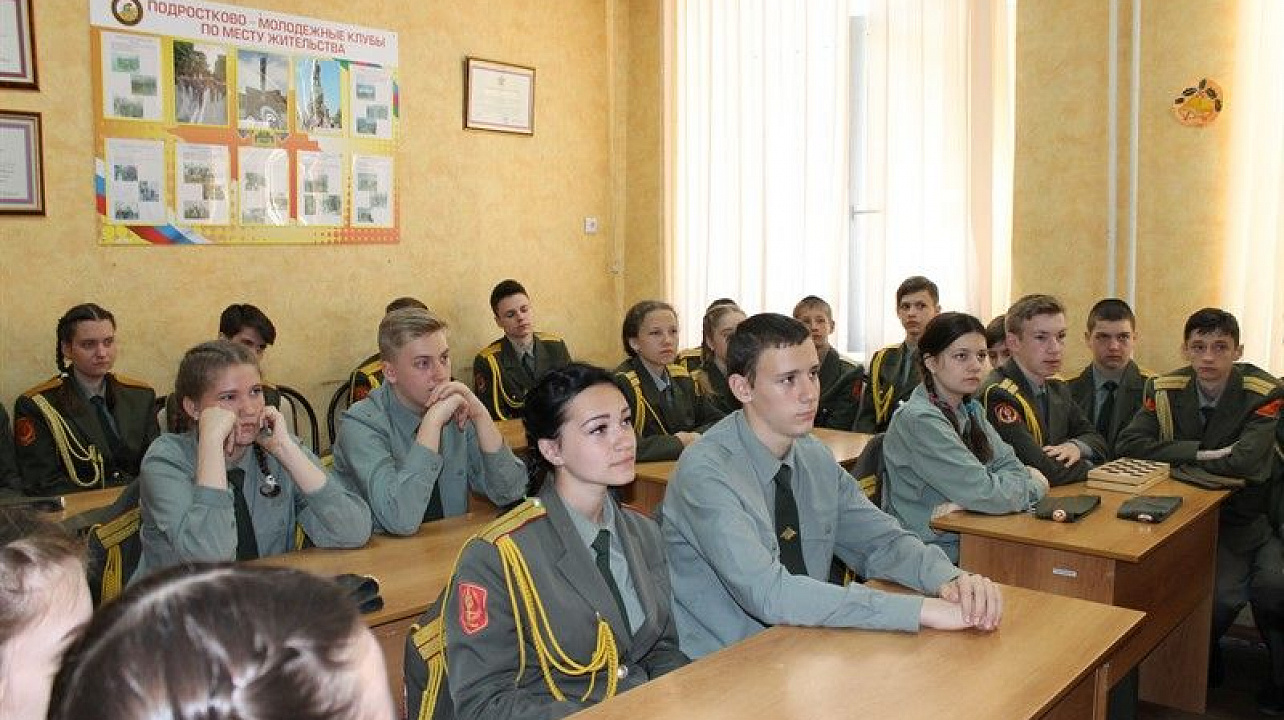 Курсанты поста №1 вспомнили подвиг летчика Александра Покрышкина.jpg