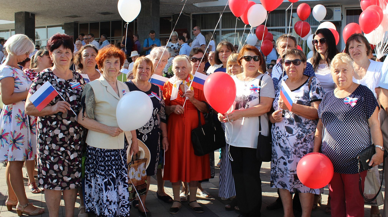Общественность Центрального округа отметила День Государственного флага РФ