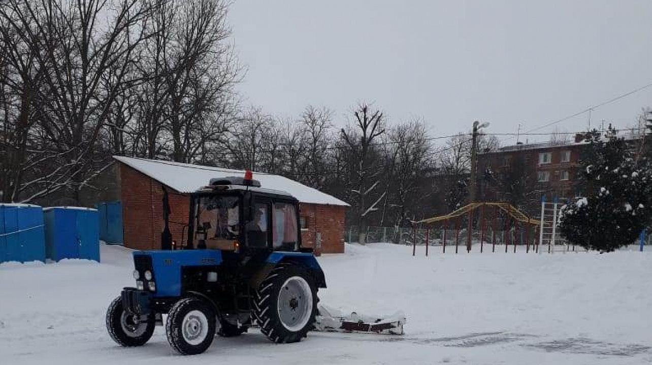 В Елизаветинской и Белозерном за 3 дня от снега очистили 105 километров станичных улиц