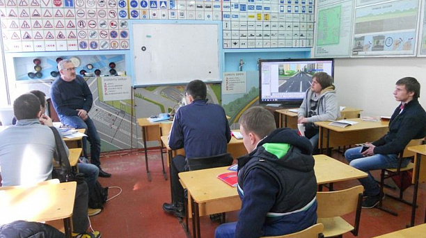 С призывной молодежью Западного округа была проведена лекция о значимости и необходимости службы в Российской армии