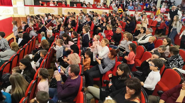 В Краснодарской филармонии им. Г. Ф. Пономаренко состоялось театрализованное новогоднее представление