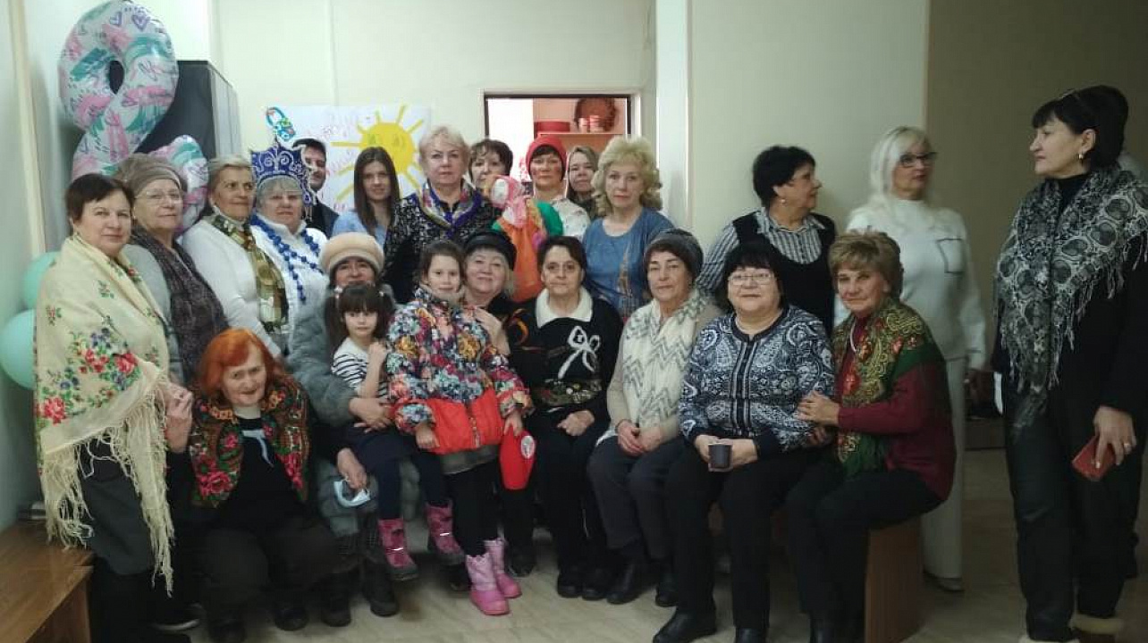 Жители микрорайона улицы Гагарина проводили Масленицу