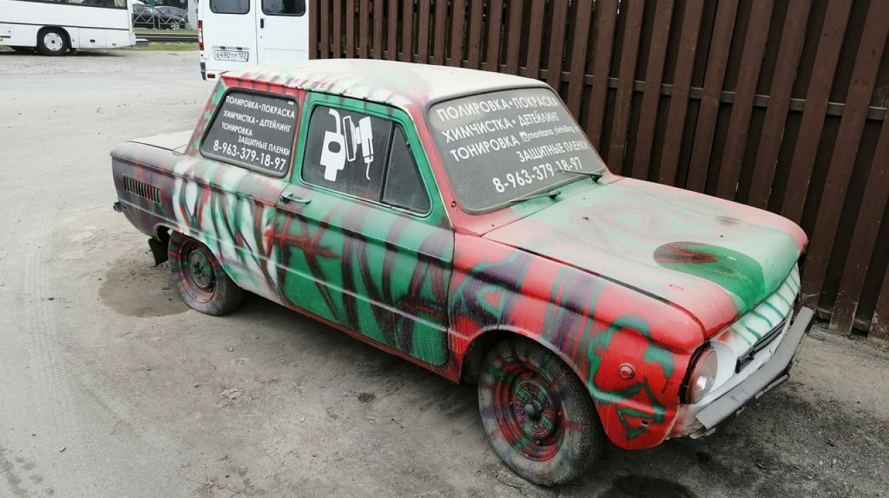 В Западном округе продолжается работа по уборке с улиц брошенного автотранспорта