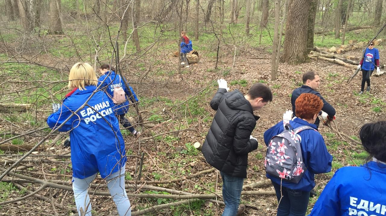 Около 30 тысяч человек вышли на общегородской субботник в Западном округе