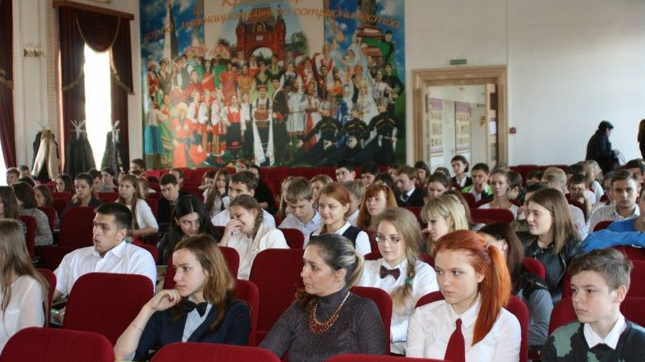 В Краснодаре прошёл «круглый стол» с участием лидеров школьного самоуправления (2).JPG