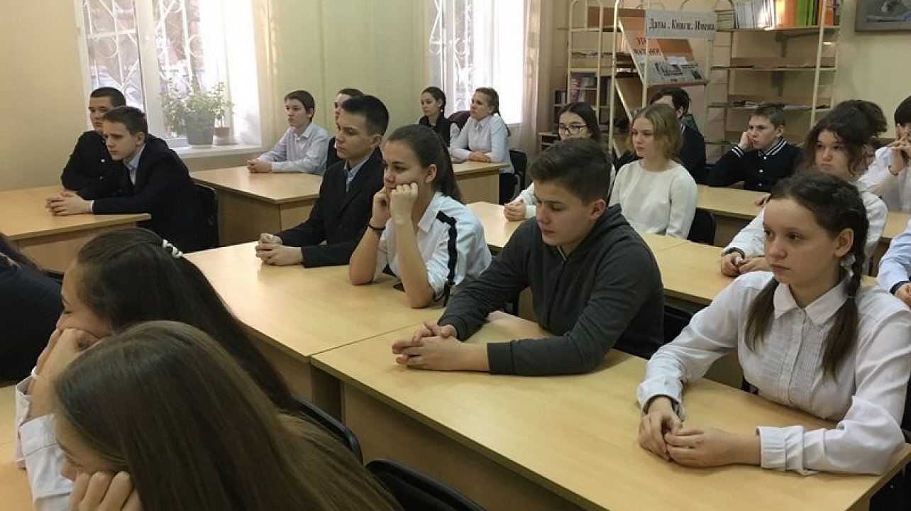 Учащиеся школы № 51 посетили Урок мужества в библиотеке им. Н.В.Гоголя