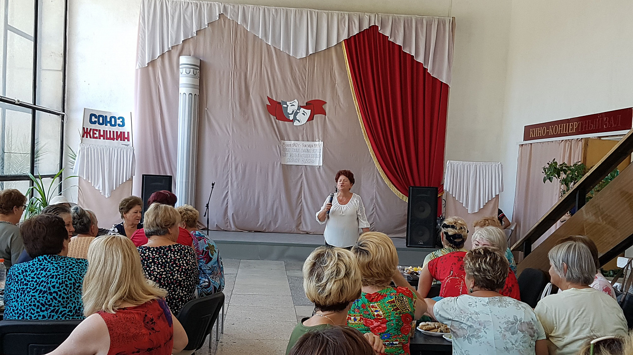 Союз женщин Прикубанского округа организовал выставку творческих работ к годовщине образования Краснодарского края