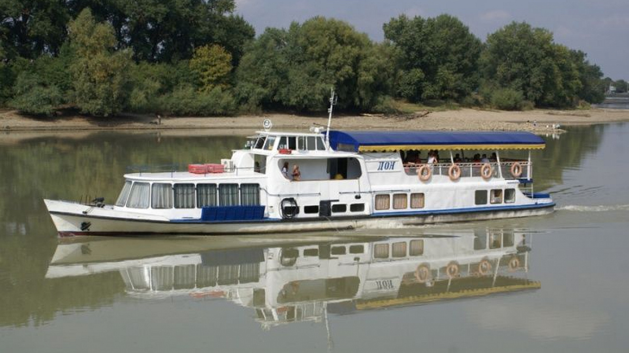 Активисты Центрального округа отправились на речную прогулку