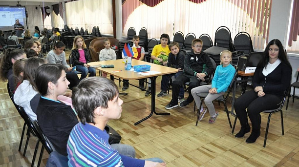 Совет лидеров Центра детского творчества Прикубанского округа за круглым столом обсудили тему патриотического воспитания