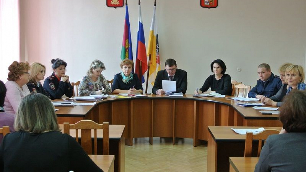 Вопрос состояния преступности среди несовершеннолетних по итогам 2015 года рассмотрели в Западном округе