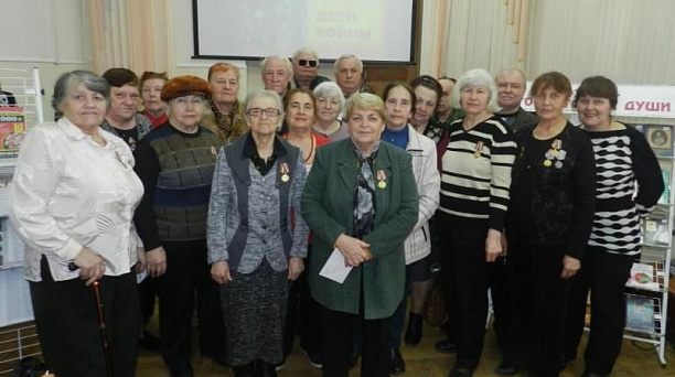 «Детям войны» вручили юбилейные медали Победы