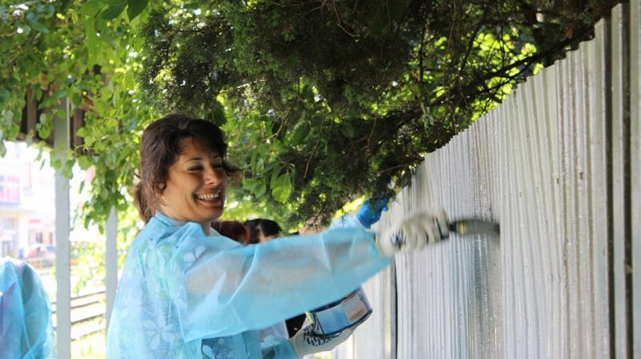 Сотрудники администрации Центрального округа вышли на субботник