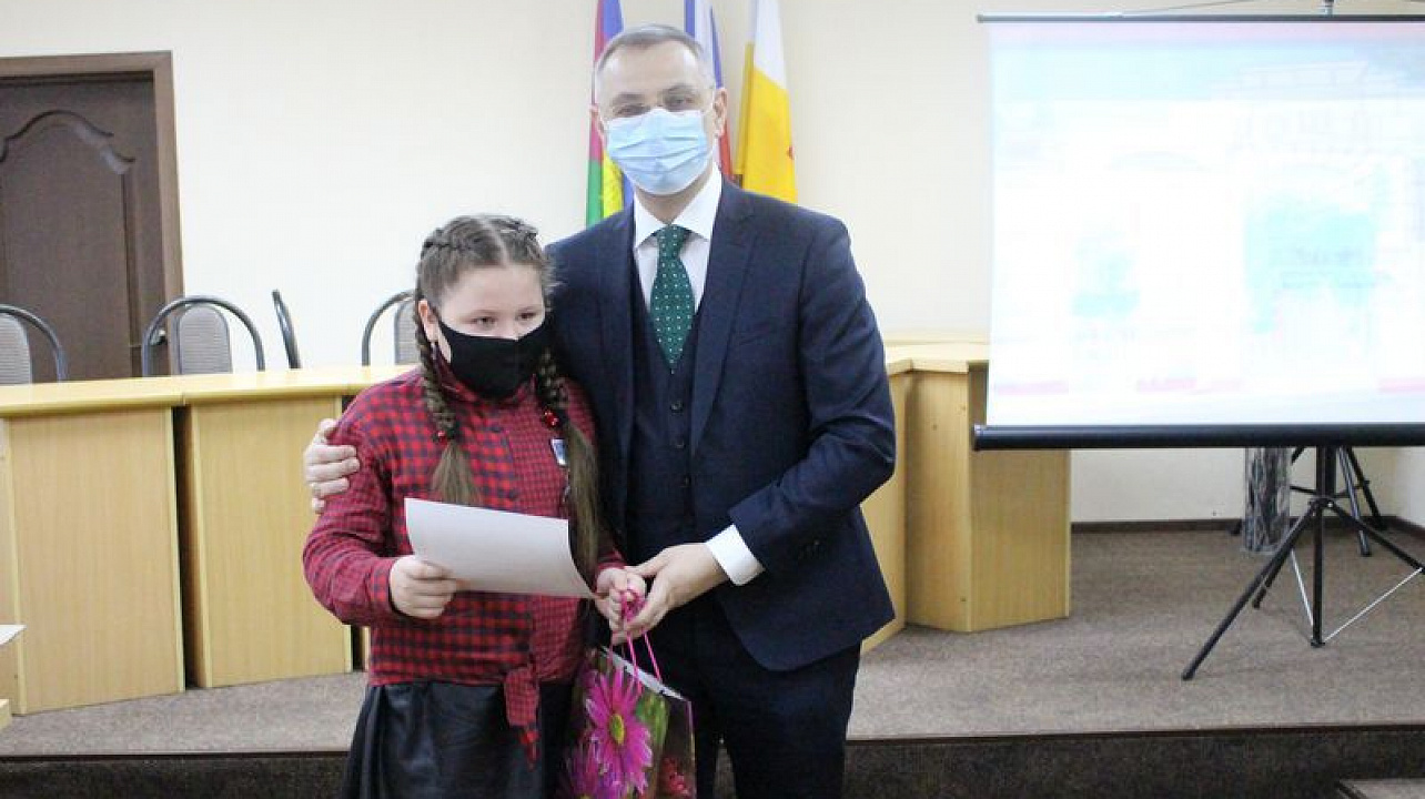 Сегодня в администрации Центрального округа чествовали победителей конкурса рисунков