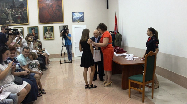 Юных гражданам Западного округа вручили первые паспорта