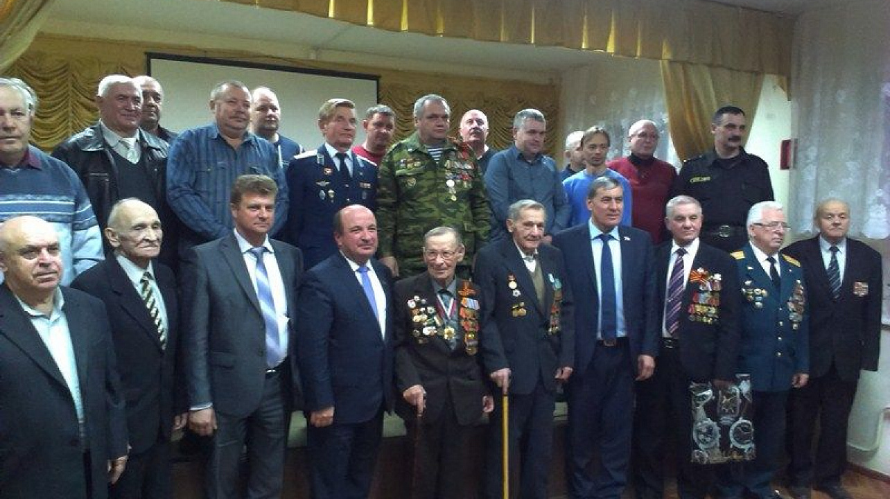 Праздничный концерт "Господа офицеры" прошел в Доме культуры Западного округа