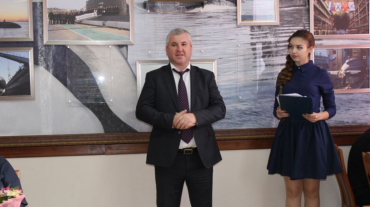 Педагоги Западного округа принимают поздравления с профессиональным праздником