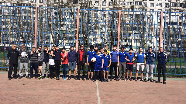 На дворовых площадках проходят завершающие игры I этапа весеннего турнира по мини-футболу