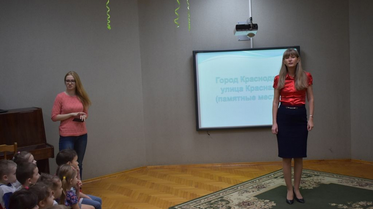 Возложение цветов к памятнику Александра Покрышкина