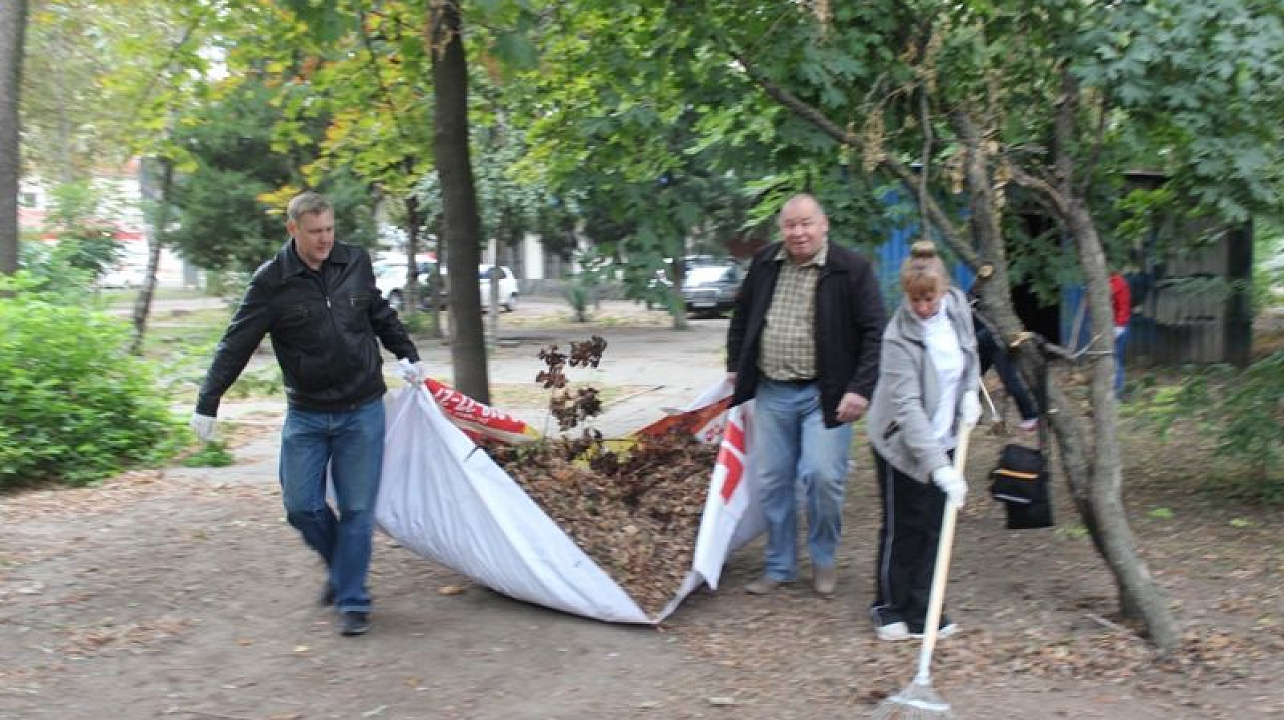 Жители Центрального округа приняли участие в общегородском субботнике
