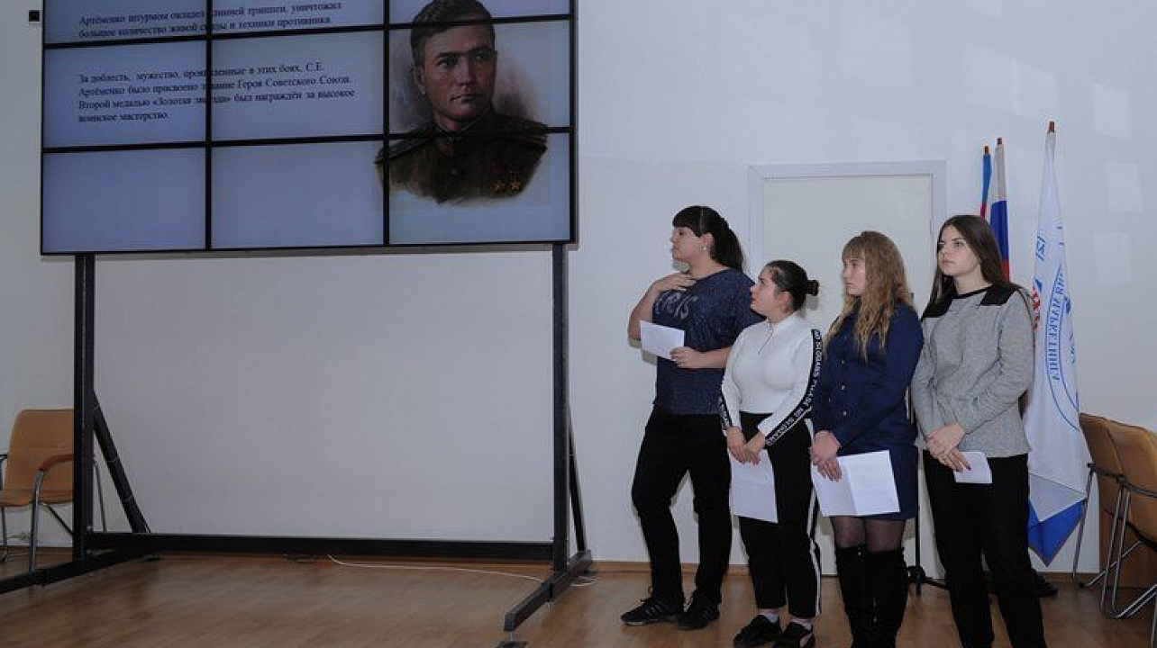 В академии ИМСИТ состоялся тематический семинар «Герои Великой Отечественной войны в портретах художников»