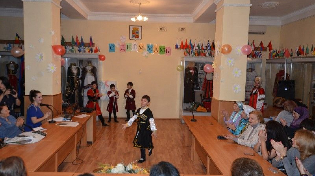 Межнациональный праздник, посвящённый Дню матери, состоялся в Краснодаре (4).jpg