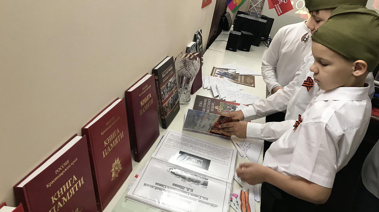 В преддверии Дня героев Отечества на ул. Аверкиева состоялся праздник для местных жителей