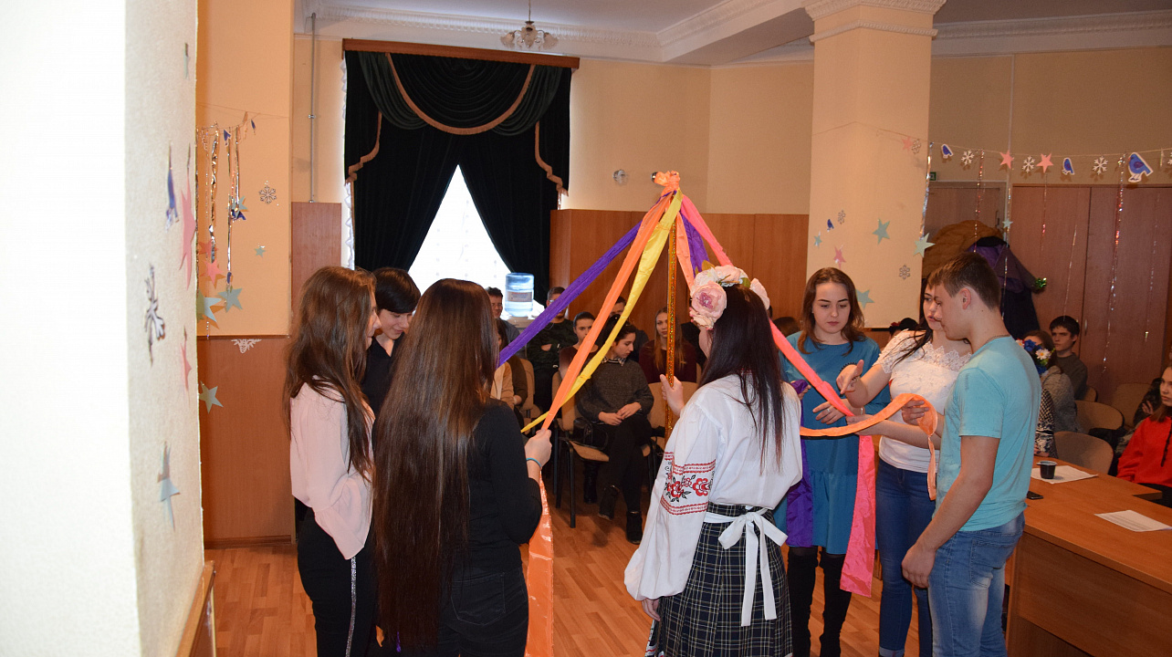 Молодёжный клуб «Оберег» посвятил своё очередное заседание зимним обычаям и традициям славян (5).JPG