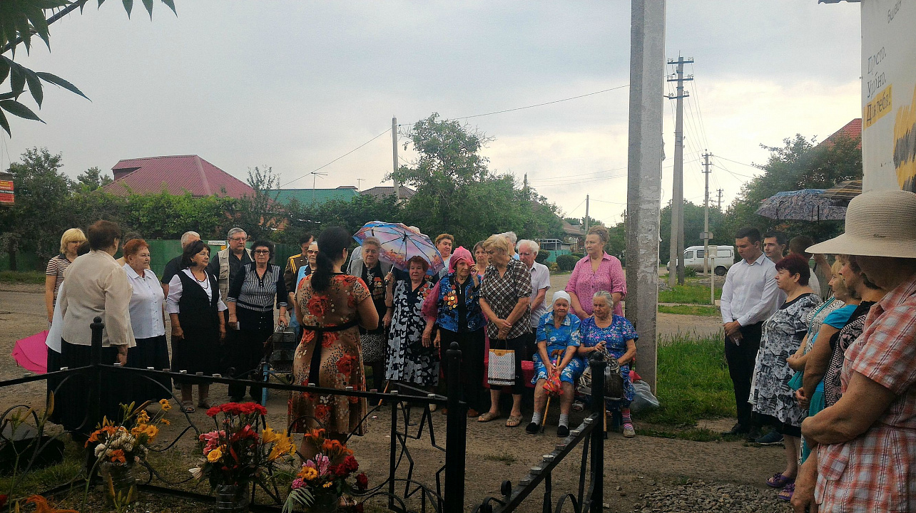 Актив общественности избирательного округа № 25 возложил цветы к памятнику летчику-истребителю, герою Советского Союза Б.Ф. Сафонову