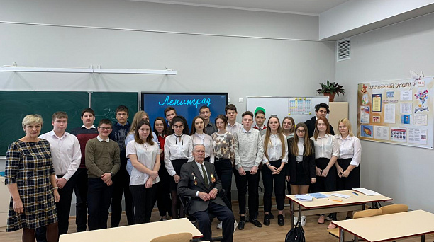 В СОШ № 11 и ее филиале прошли уроки мужества для старшеклассников