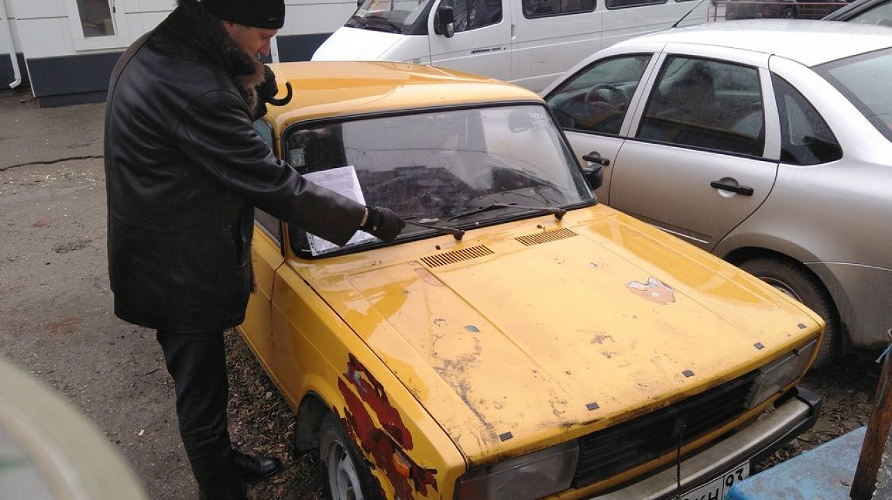 В Западном округе прошел мониторинг улиц с целью выявления и уборки транспортных средств, брошенных собственниками