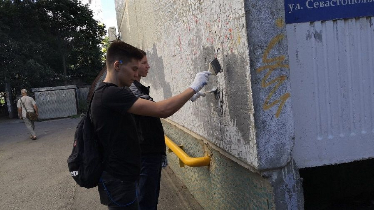 Молодежный совет Западного округа принимает участие в ликвидации уличной рекламы