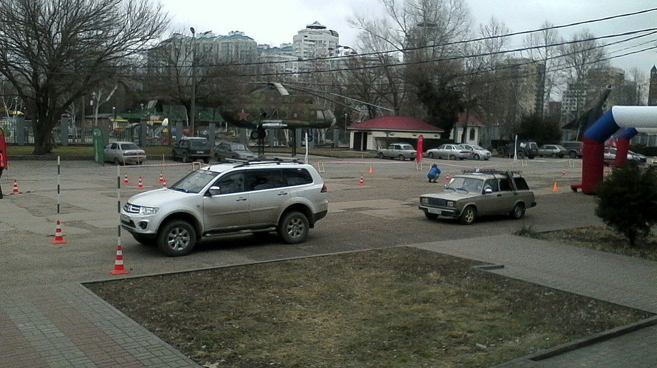 В парке Победы прошли соревнования среди автолюбителей Западного округа