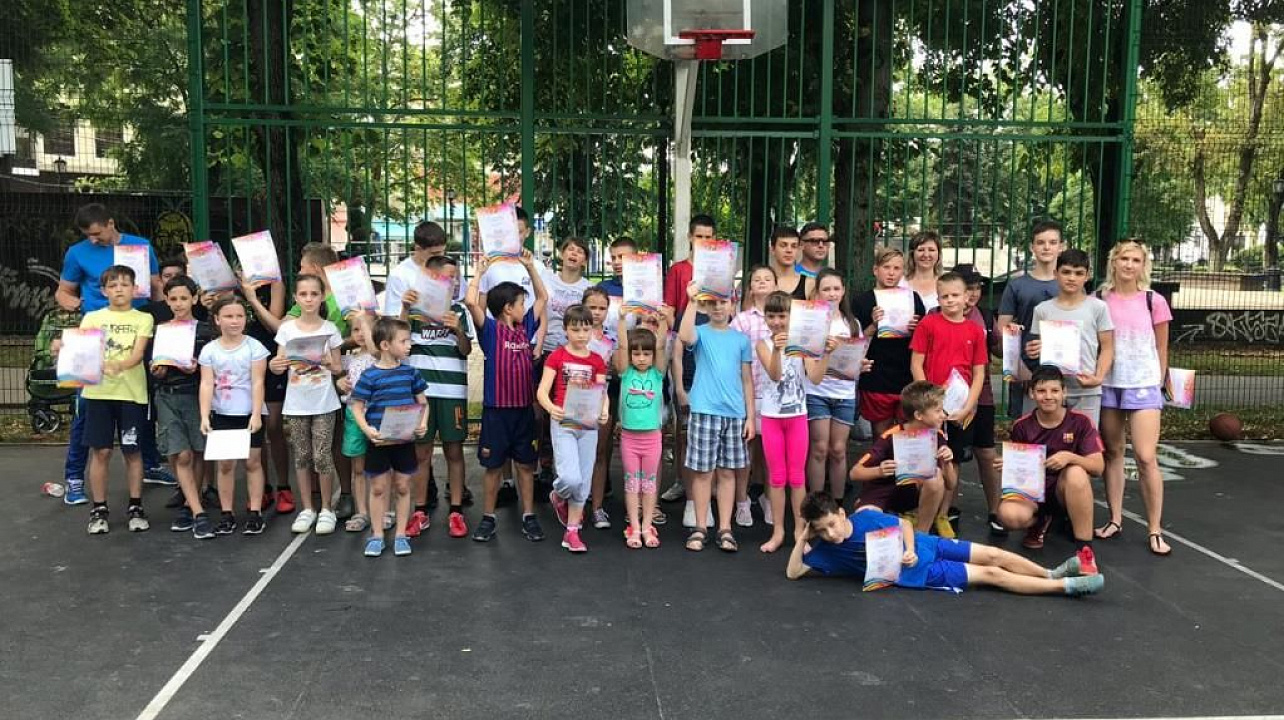 В сквере «Дружбы»  прошел спортивный праздник