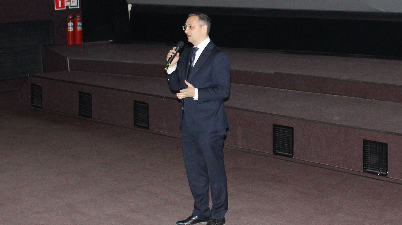 В Центральном округе состоялся бесплатный кинопоказ, приуроченный к 100-летию комсомола