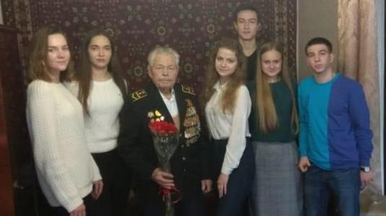 Волонтеры Кубанского государственного технологического университета встречаются с ветеранами войны Великой Отечественной войны