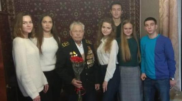 Волонтеры Кубанского государственного технологического университета встречаются с ветеранами войны Великой Отечественной войны