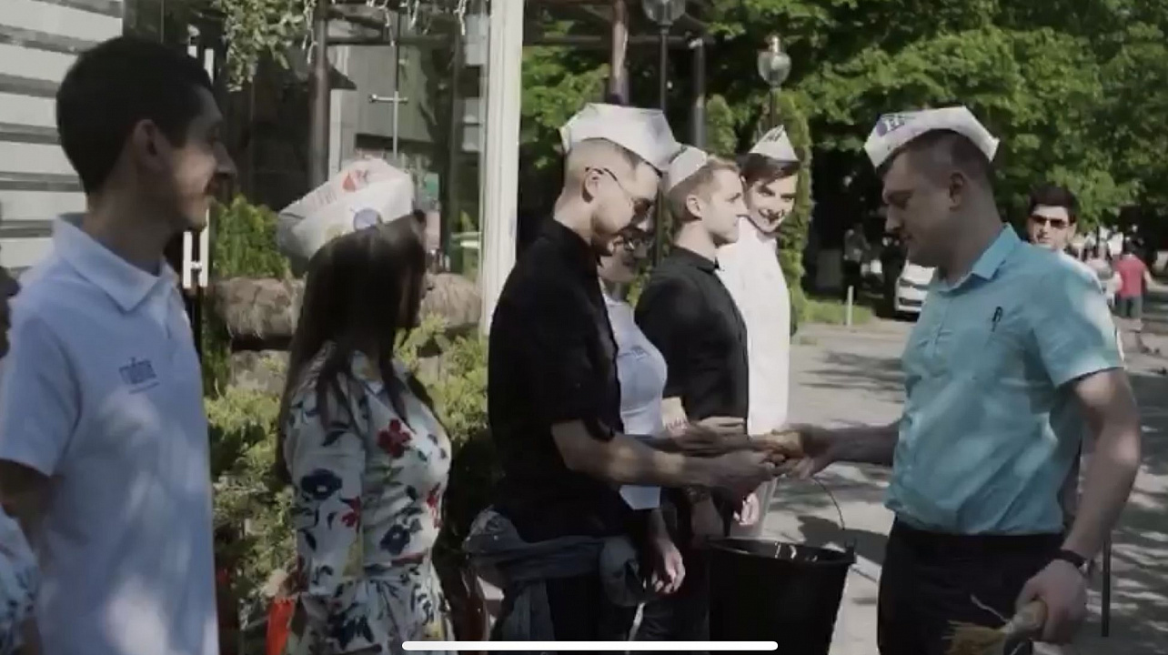 Предприятия потребительской сферы Западного округа приняли участие в общегородском субботнике