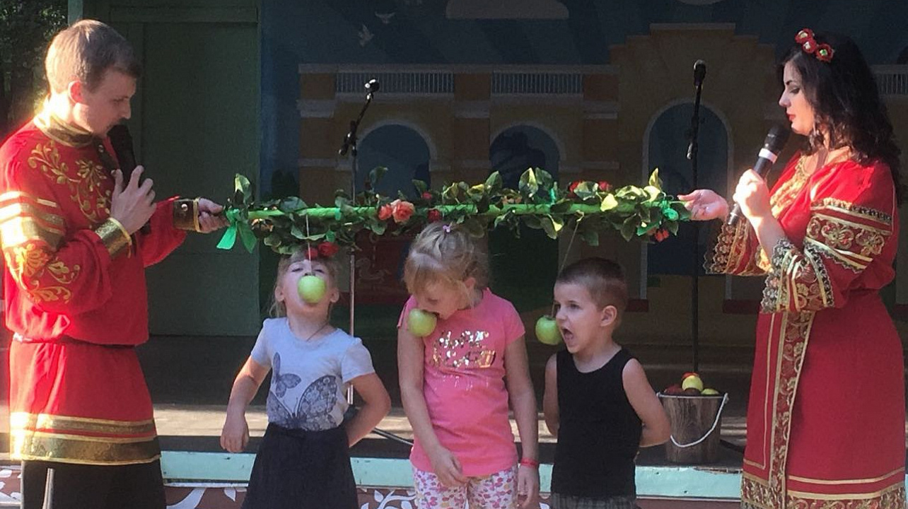 Жители Центрального округа отметили Яблочный спас