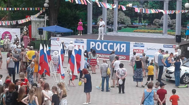 В День России в парках «Городской сад» и «им. 30-летия Победы» прошли праздничные концертные программы