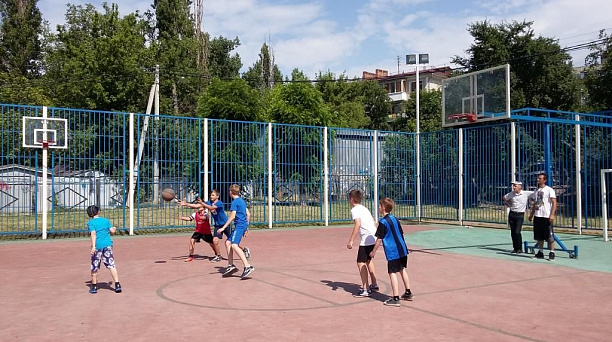 Учащиеся лицея №64 первенствовали в турнире по уличному баскетболу