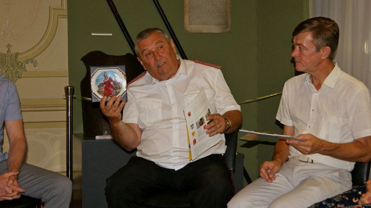 Казаки Екатеринодарского РКО встретили капсулы с землёй с малой родины императрицы Екатерины Великой