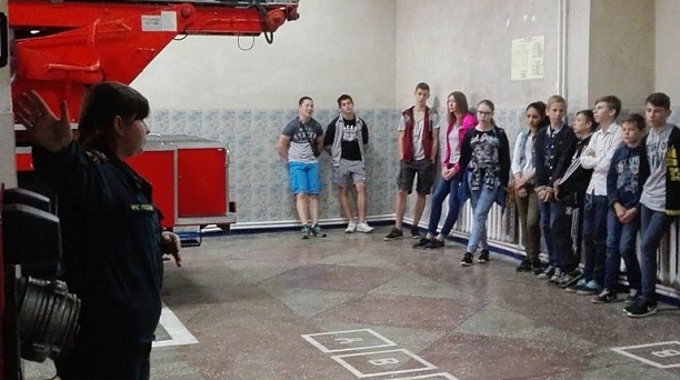 Трудные подростки Центрального округа побывали на экскурсии в Управлении МЧС