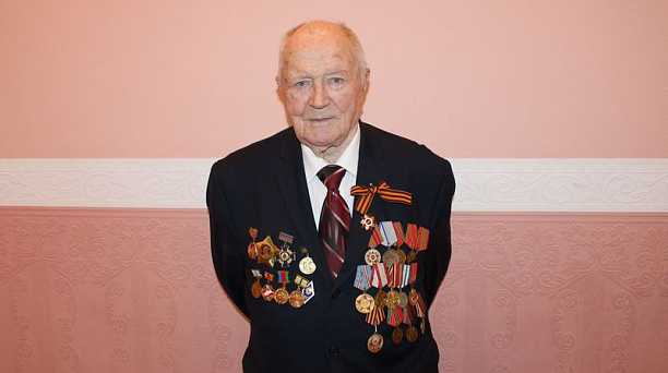 Участник Великой Отечественной войны, легенда футбольного клуба «Кубань» Анатолия Жуковский отметил 95-летний юбилей
