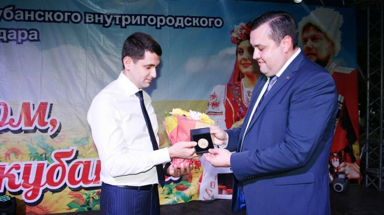 В сквере Фестивальном ко Дню города открыли отреставрированный фонтан